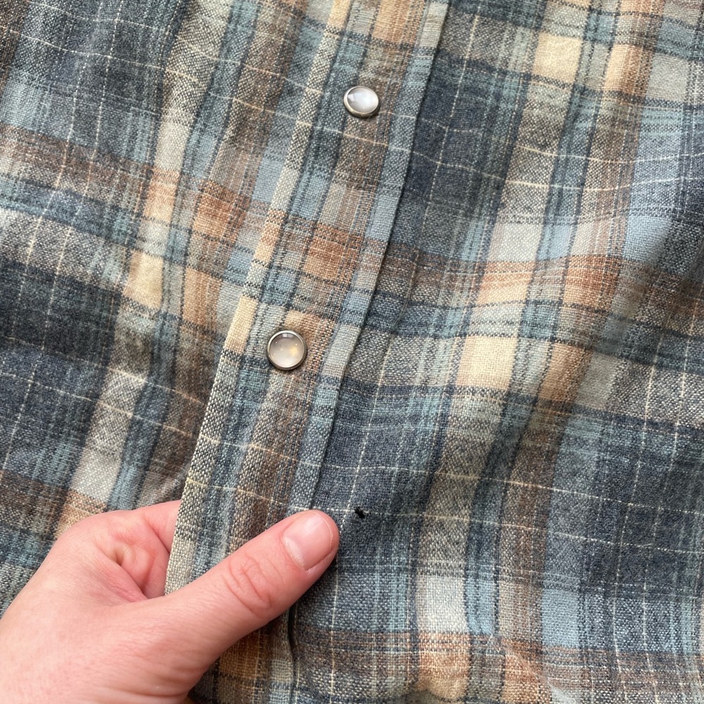 Pendleton Men's Plaid Wool Shirt in Blue and Brown- Size Medium (Small Hole) - Picture 4 of 5